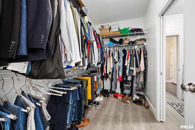 109 E Lee St, Tremont, IL 61568 - spacious closet featuring wood finished floors