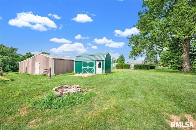 14100 Glasford-Canton Rd, Glasford, IL 61533 - view of grassy yard featuring an outdoor structure
