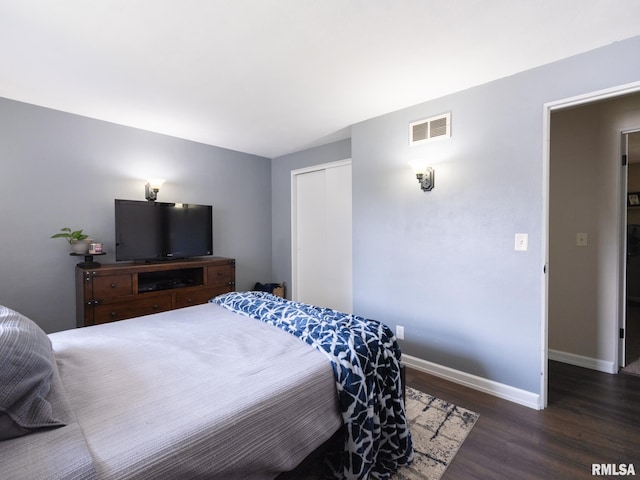 1100 Hampton Rd, Washington, IL 61571 - bedroom with wood finished floors and a closet