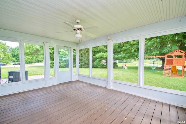 499 Goodsill Dr, East Galesburg, IL 61430 - unfurnished sunroom featuring a ceiling fan