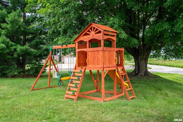 499 Goodsill Dr, East Galesburg, IL 61430 - view of play area with a yard