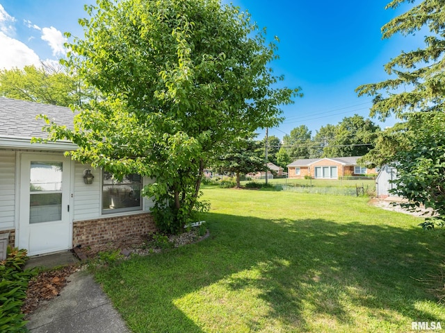 204 Ivanhoe Way, Bloomington, IL 61701 - view of green lawn