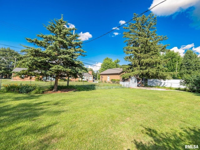204 Ivanhoe Way, Bloomington, IL 61701 - view of yard with a storage shed