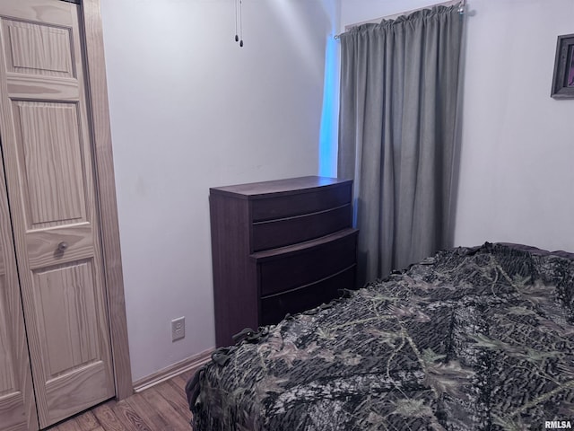 1807 N 5th St, Chillicothe, IL 61523 - bedroom featuring wood finished floors and baseboards