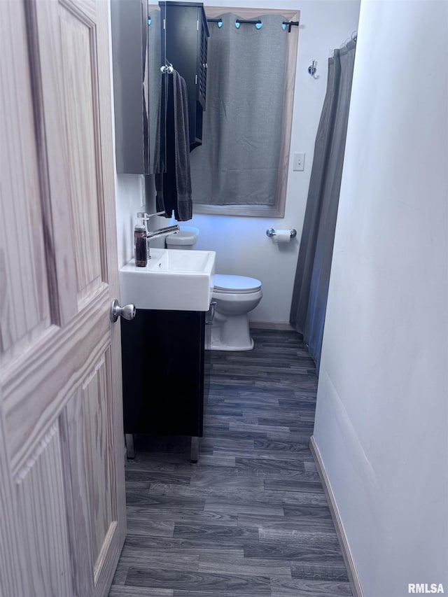 1807 N 5th St, Chillicothe, IL 61523 - full bathroom with wood finished floors and vanity