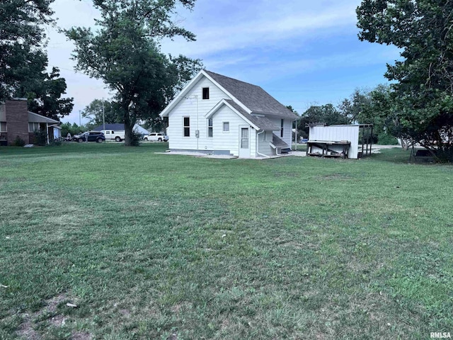 1807 N 5th St, Chillicothe, IL 61523 - view of home's exterior featuring a lawn
