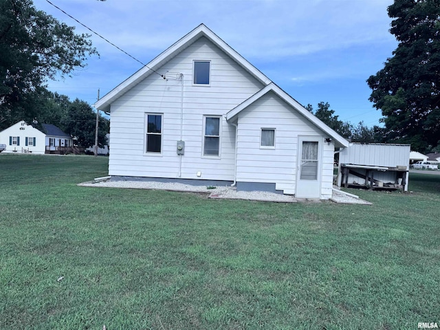 1807 N 5th St, Chillicothe, IL 61523 - rear view of house featuring a yard