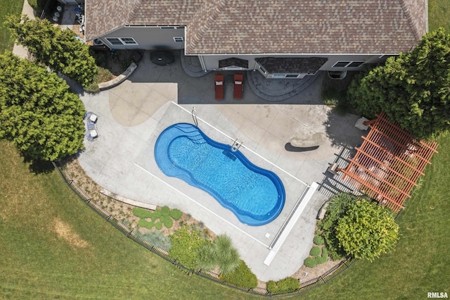10615 N Collett Rd, Peoria, IL 61615 - swimming pool with a patio