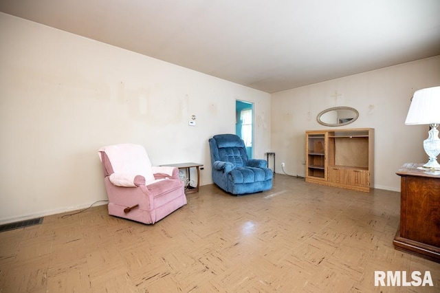 1425 Arthur St, Pekin, IL 61554 - sitting room with baseboards