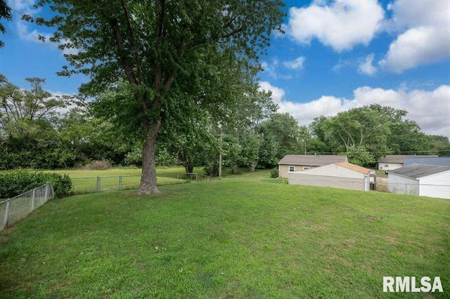 1425 Arthur St, Pekin, IL 61554 - view of yard