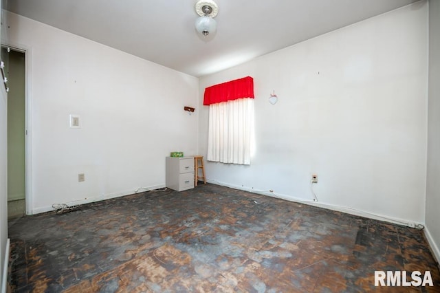 1425 Arthur St, Pekin, IL 61554 - empty room featuring baseboards