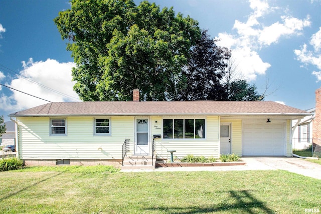 416 W Maple St, Chillicothe, IL 61523 - ranch-style home with entry steps, a garage, a front yard, and concrete driveway