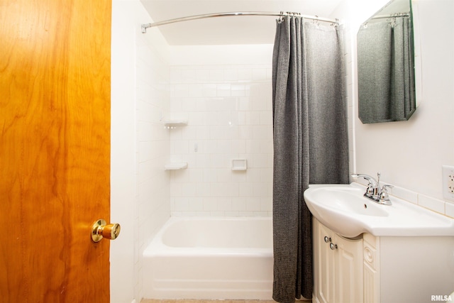 416 W Maple St, Chillicothe, IL 61523 - full bathroom with vanity and shower / bath combination with curtain