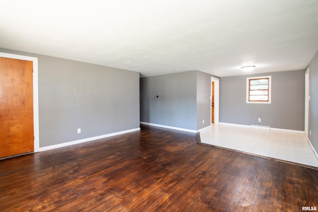 416 W Maple St, Chillicothe, IL 61523 - unfurnished room featuring wood finished floors and baseboards