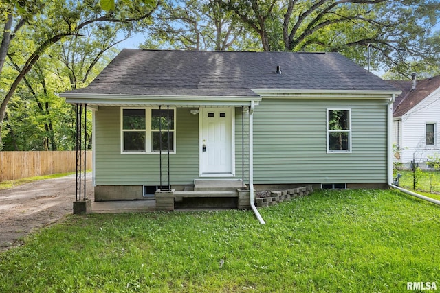 117 Hazel Ct, Creve Coeur, IL 61610 - bungalow-style home with roof with shingles