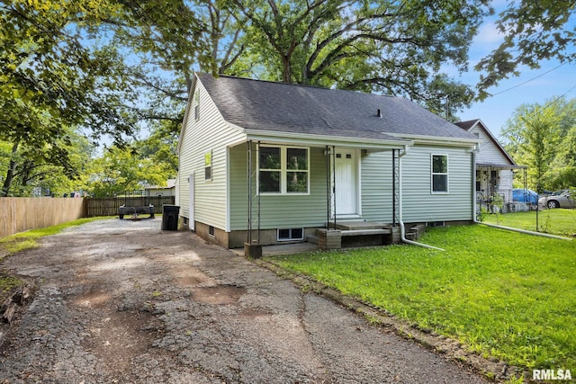 117 Hazel Ct, Creve Coeur, IL 61610 - view of front of house with roof with shingles and asphalt driveway