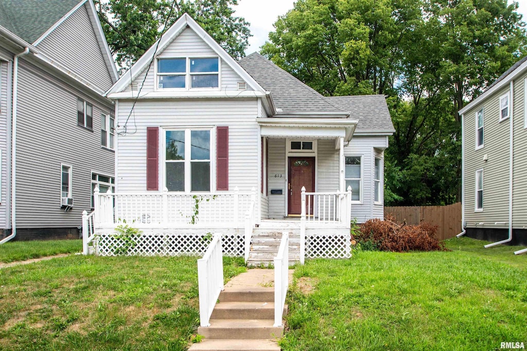 613 W Armstrong Ave, Peoria, IL 61606 - photo 1