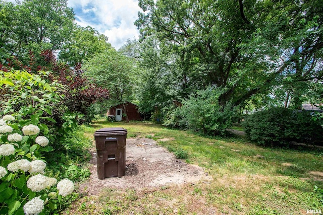 2211 N Bigelow St, Peoria, IL 61604 - view of yard with an outbuilding