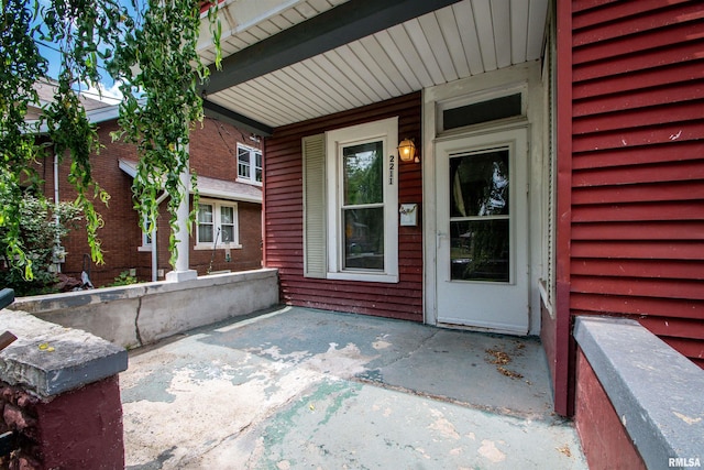 2211 N Bigelow St, Peoria, IL 61604 - entrance to property with a porch