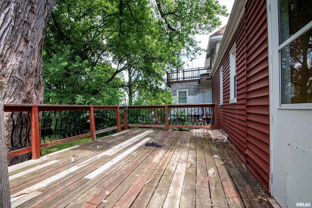 2211 N Bigelow St, Peoria, IL 61604 - view of wooden terrace