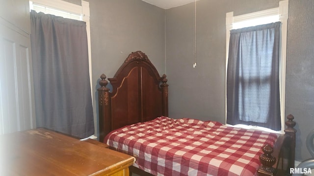 658 E Maple St, Canton, IL 61520 - view of bedroom