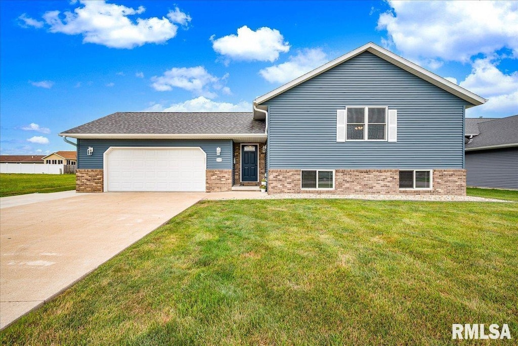 2113 Lexi Dr, Eureka, IL 61530 - photo 1