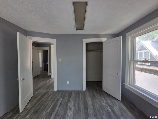 1310 N Sheridan Rd, Peoria, IL 61606 - unfurnished bedroom with dark wood finished floors, a textured ceiling, and a closet