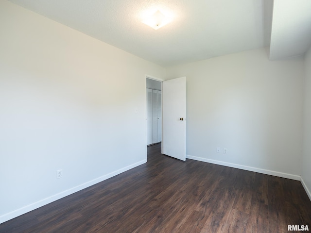 6110 N Idlewhile Dr, Peoria, IL 61614 - unfurnished room with baseboards and dark wood-style floors