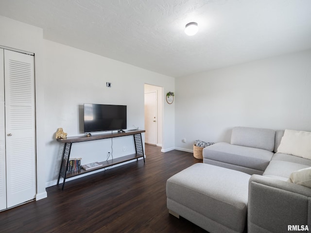 6110 N Idlewhile Dr, Peoria, IL 61614 - living area featuring wood finished floors and baseboards
