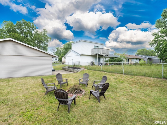 6110 N Idlewhile Dr, Peoria, IL 61614 - view of yard with a fire pit