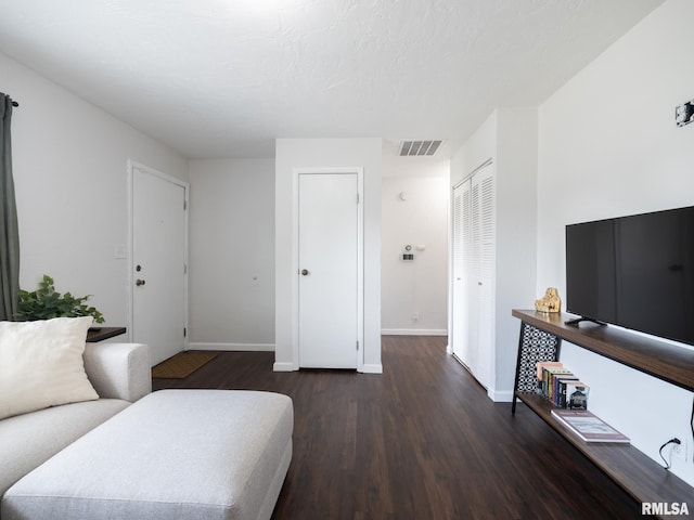 6110 N Idlewhile Dr, Peoria, IL 61614 - living room featuring wood finished floors and baseboards