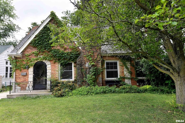 300 E Embert Pl, Peoria, IL 61603 - view of front of house featuring brick siding and a front lawn