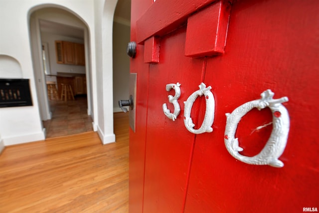300 E Embert Pl, Peoria, IL 61603 - detailed view of arched walkways and wood finished floors
