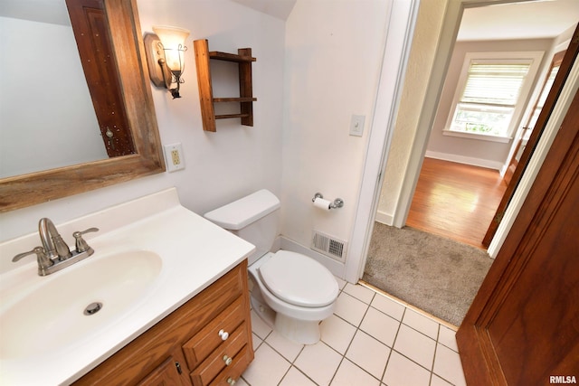 300 E Embert Pl, Peoria, IL 61603 - bathroom with vanity and tile patterned flooring
