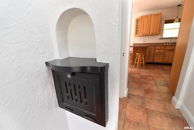 300 E Embert Pl, Peoria, IL 61603 - detailed view of a textured wall