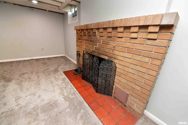 300 E Embert Pl, Peoria, IL 61603 - detailed view of carpet flooring and baseboards