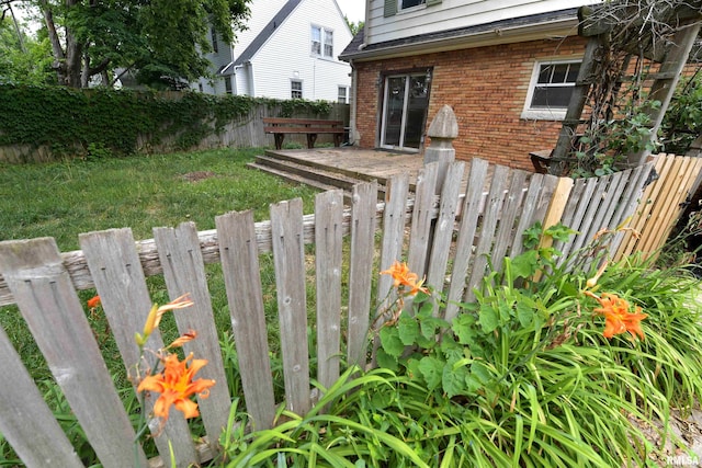300 E Embert Pl, Peoria, IL 61603 - fenced backyard featuring a deck