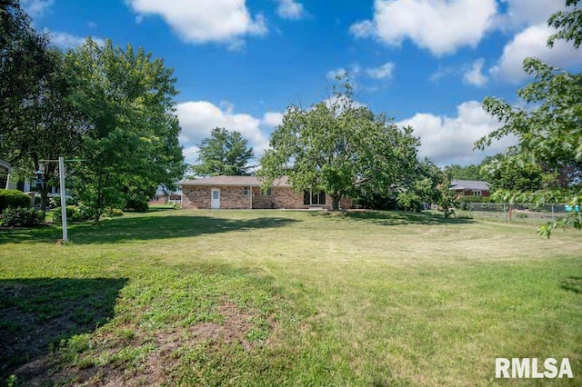 470 E Hazelwood St, Morton, IL 61550 - view of yard