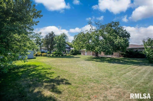 470 E Hazelwood St, Morton, IL 61550 - view of grassy yard