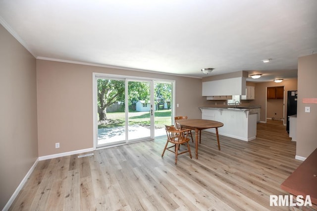 470 E Hazelwood St, Morton, IL 61550 - dining room with crown molding and light wood-style flooring