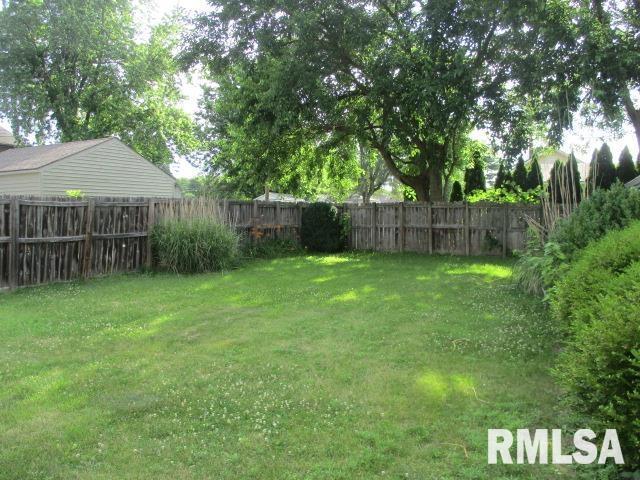 3028 Wisconsin Ave, Peoria, IL 61603 - photo 17