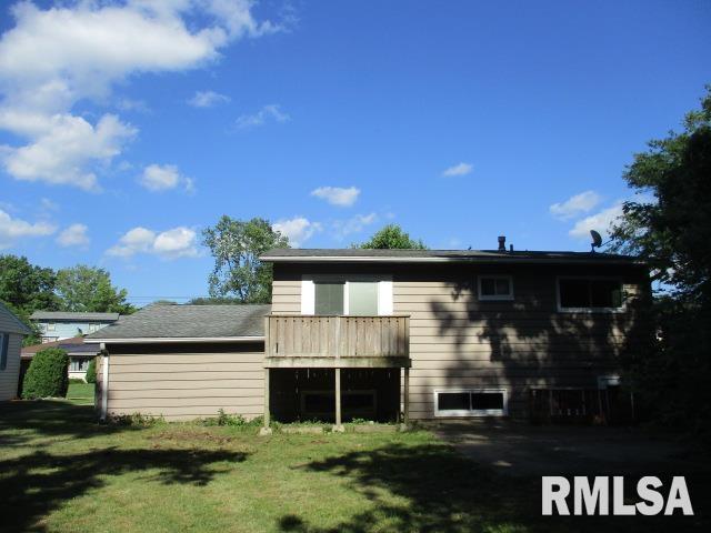 203 Arrow St, Pekin, IL 61554 - rear view of house featuring a yard