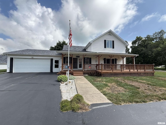 628 E Macarthur Ave, Lewistown, IL 61542 - farmhouse with covered porch, asphalt driveway, a garage, and a front lawn