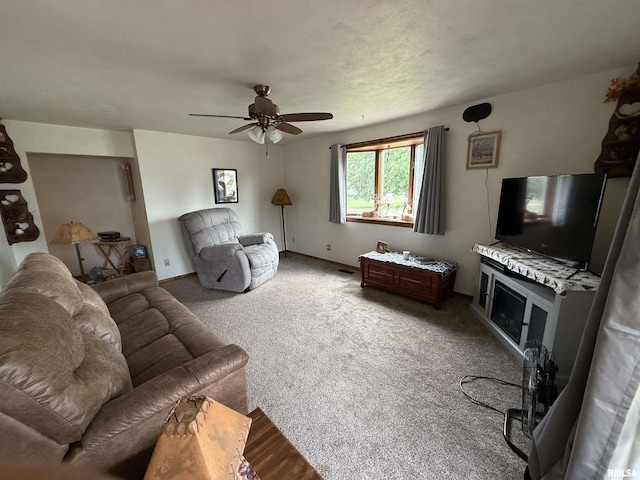 628 E Macarthur Ave, Lewistown, IL 61542 - living area with ceiling fan and baseboards