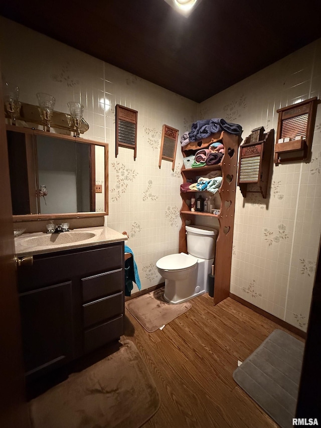 628 E Macarthur Ave, Lewistown, IL 61542 - half bath featuring wood finished floors and vanity