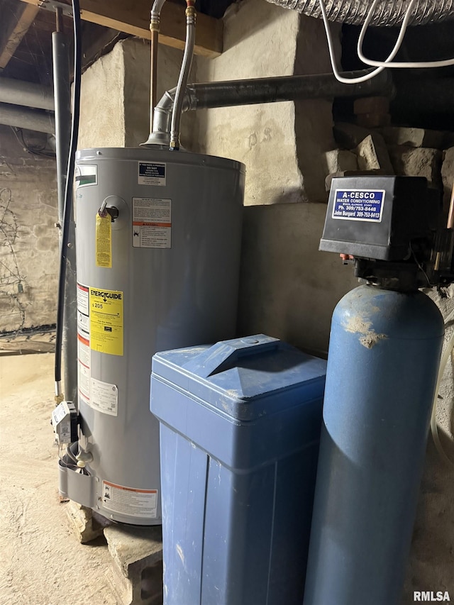 628 E Macarthur Ave, Lewistown, IL 61542 - utility room featuring gas water heater