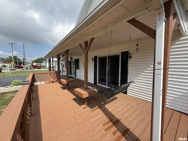 628 E Macarthur Ave, Lewistown, IL 61542 - view of wooden porch