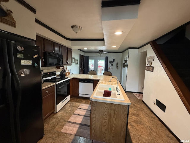 628 E Macarthur Ave, Lewistown, IL 61542 - kitchen with black appliances, a peninsula, light countertops, ornamental molding, and ceiling fan