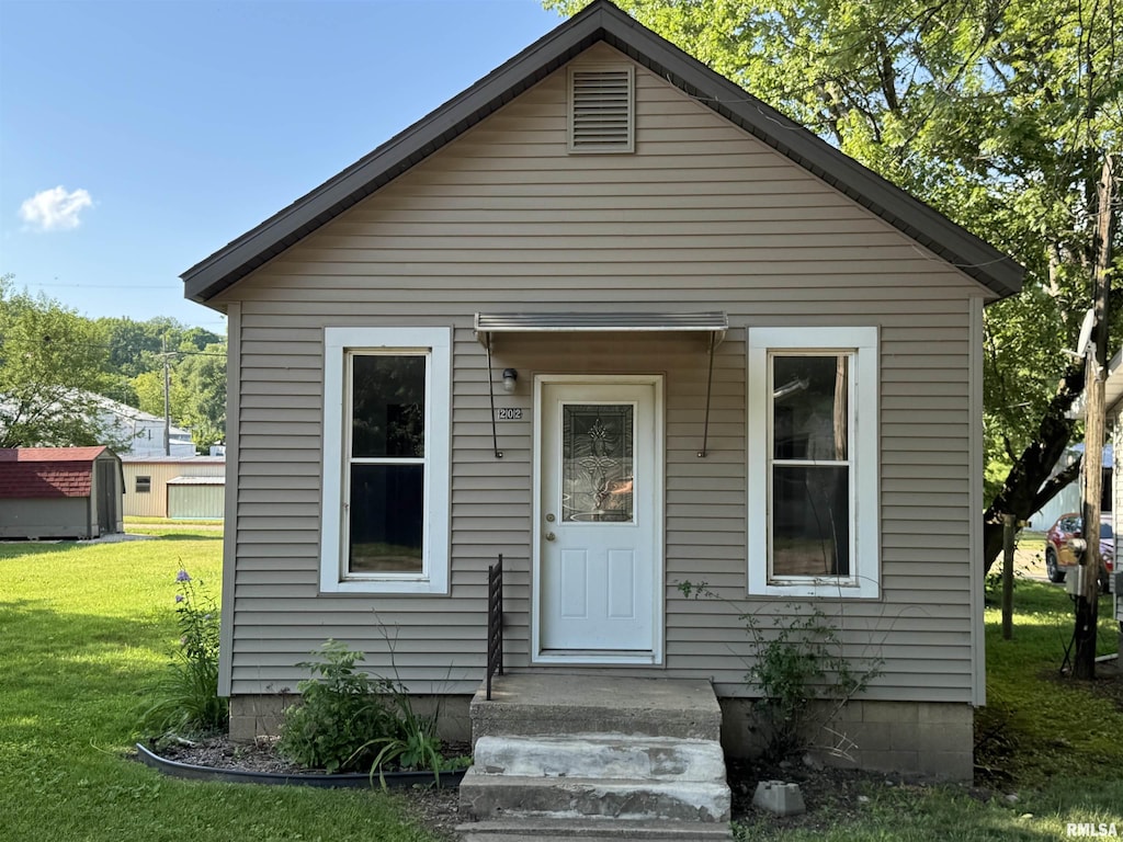 202 Ferry St, Sparland, IL 61565 - view of front of house with a front yard