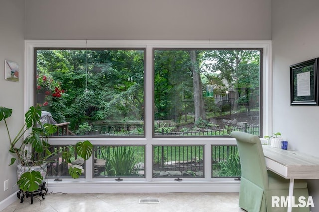408 W Ravinwoods Rd, Peoria, IL 61615 - view of sunroom / solarium